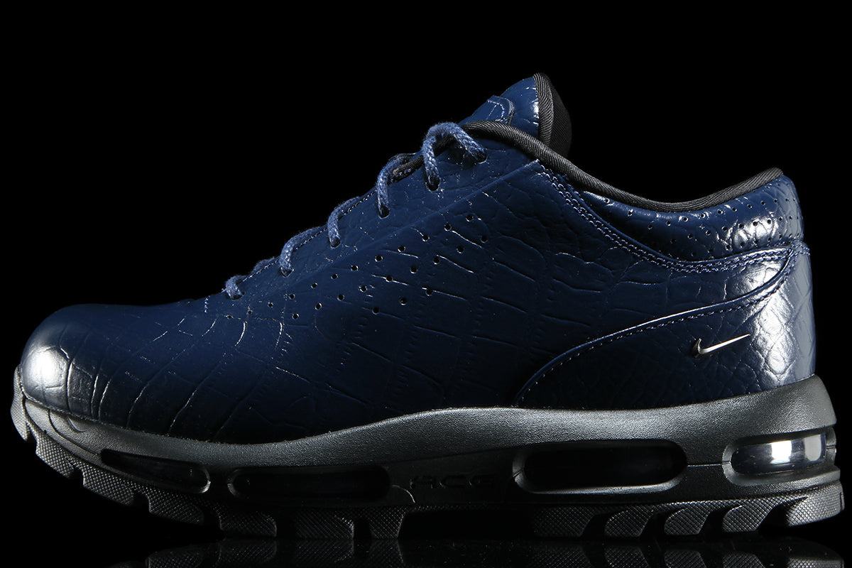 Nike - Air Max Goadome Low
Style # IV4517-400
Color : Midnight Navy / Black