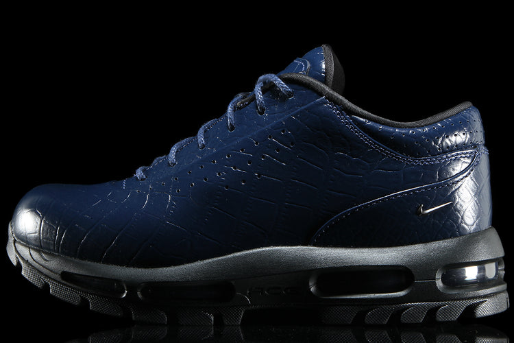 Nike - Air Max Goadome Low
Style # IV4517-400
Color : Midnight Navy / Black