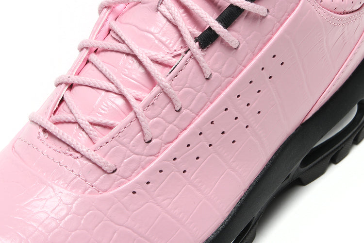 Nike - Air Max Goadome Low
Style # IV4517-600
Color : Neo Pink / Black