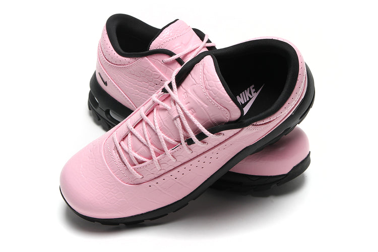 Nike - Air Max Goadome Low
Style # IV4517-600
Color : Neo Pink / Black
