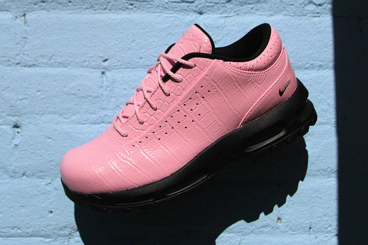 Nike - Air Max Goadome Low
Style # IV4517-600
Color : Neo Pink / Black