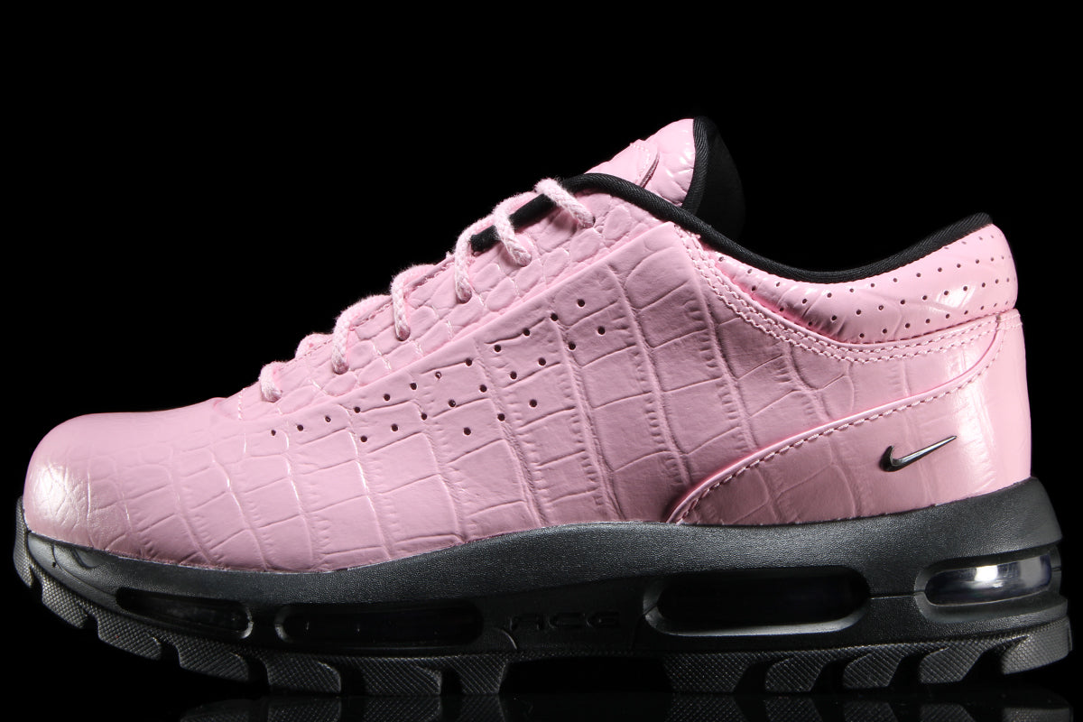 Nike - Air Max Goadome Low
Style # IV4517-600
Color : Neo Pink / Black