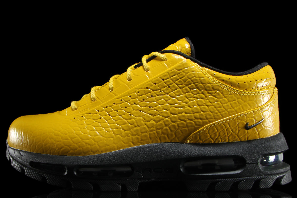 Nike - Air Max Goadome Low
Style # IV4517-700
Color : Vivid Sulfur / Black