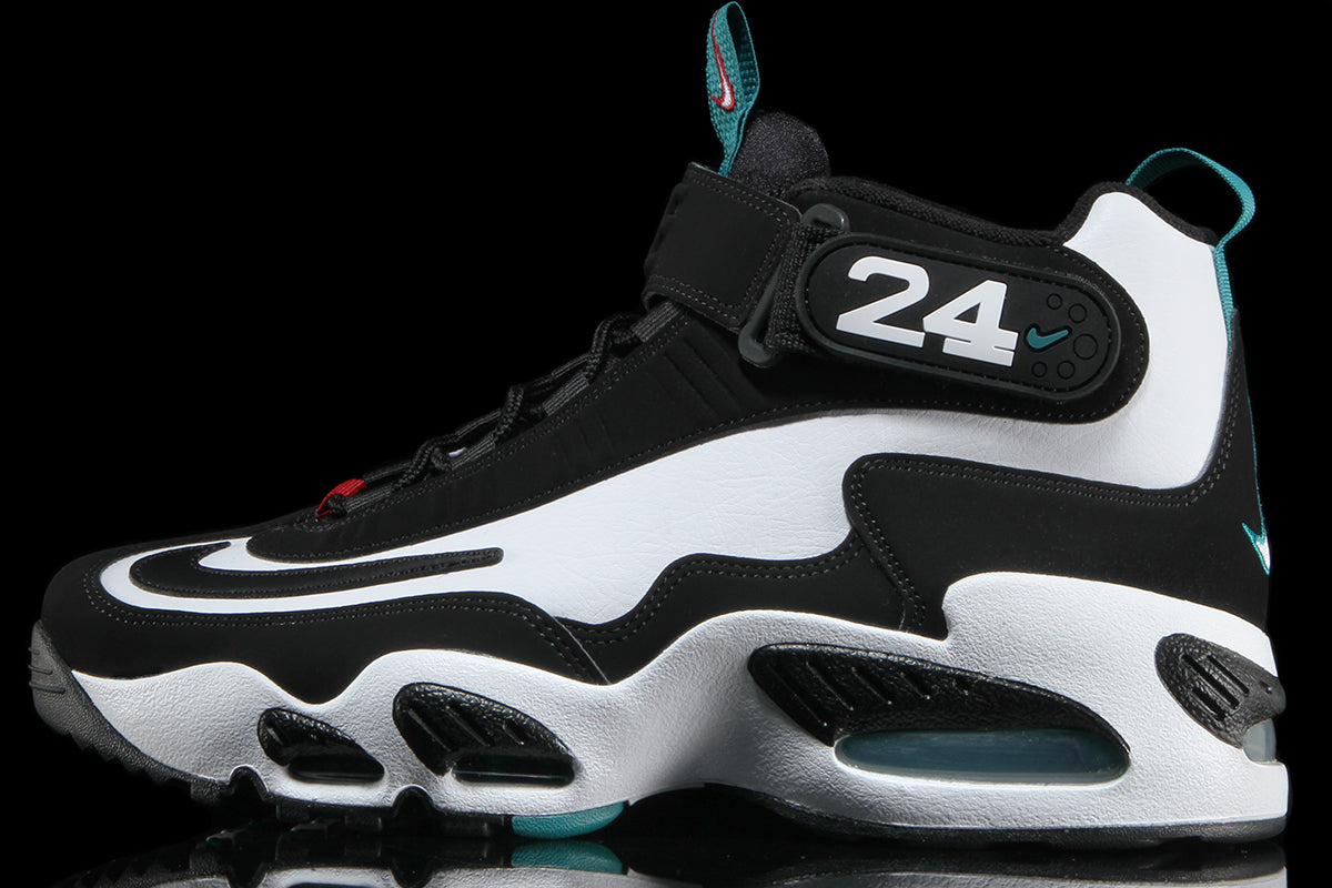 Nike - Air Griffey Max 1
Style # DD8558-100
Color : White / Black / Fresh Water