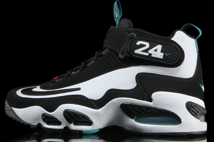 Nike - Air Griffey Max 1
Style # DD8558-100
Color : White / Black / Fresh Water