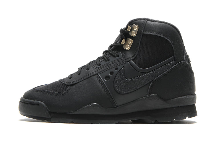 Nike - Baltoro SP
Style # IH4450-001
Color : Black / Metallic Gold