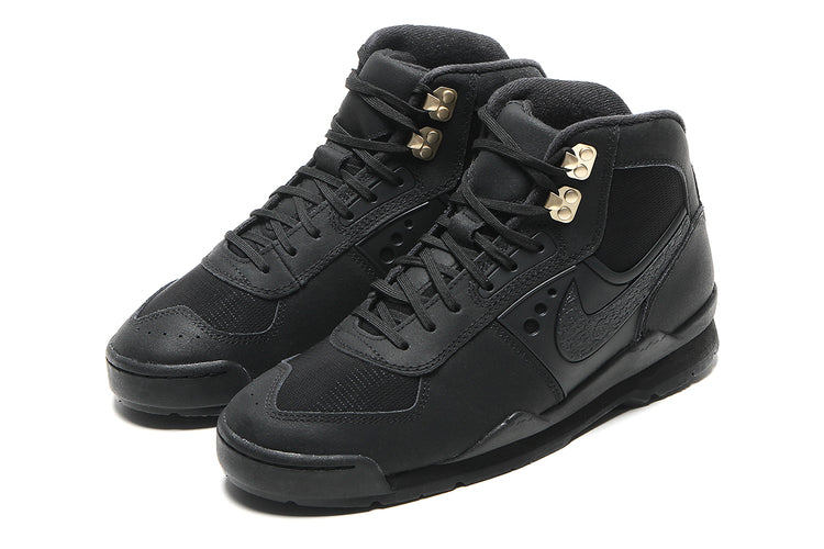 Nike - Baltoro SP
Style # IH4450-001
Color : Black / Metallic Gold