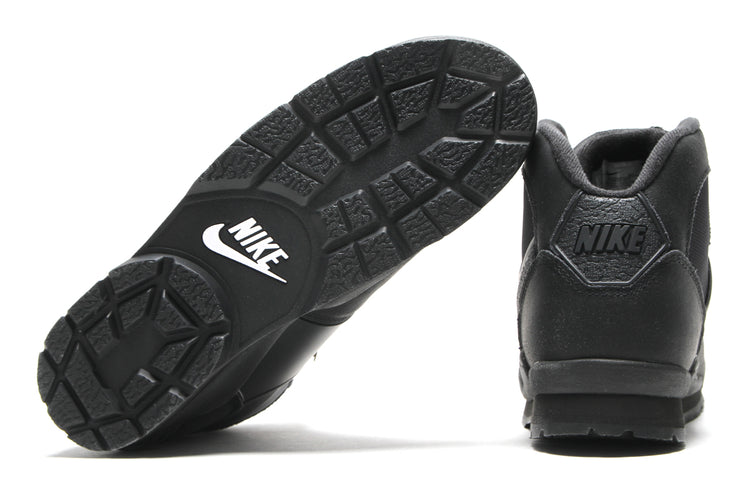 Nike - Baltoro SP
Style # IH4450-001
Color : Black / Metallic Gold