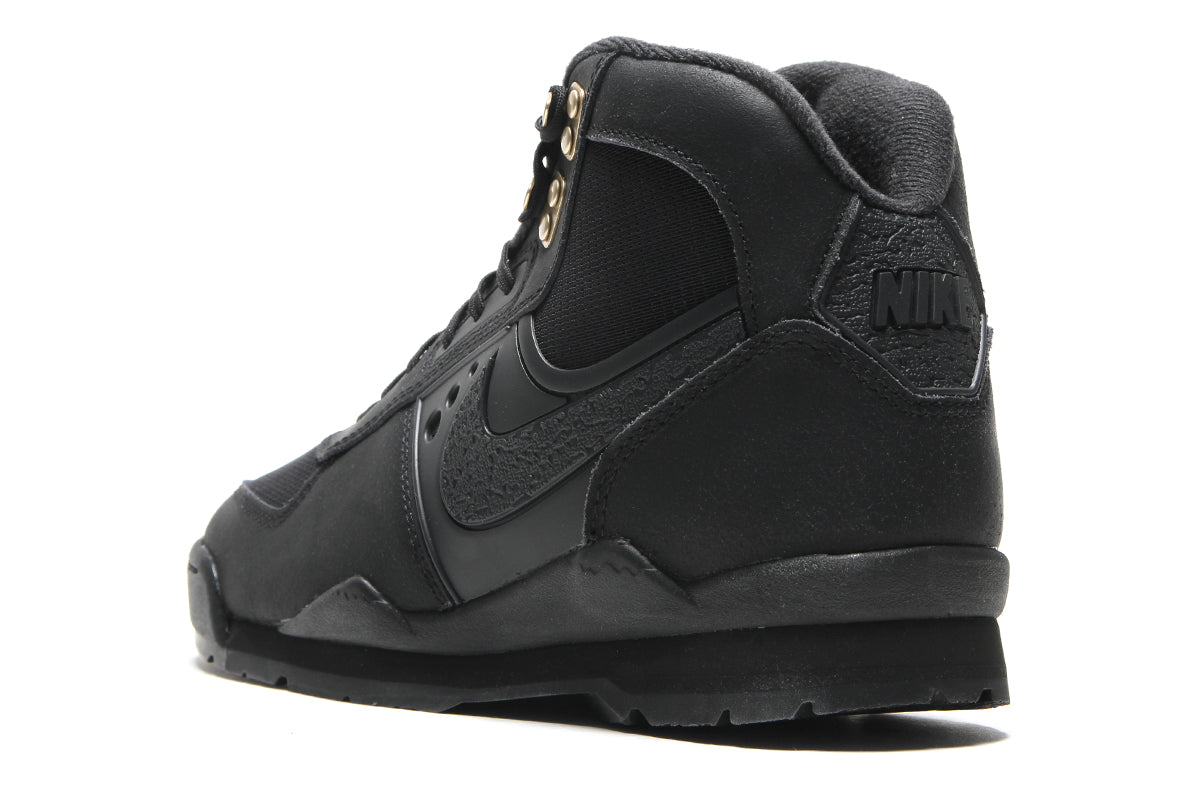 Nike - Baltoro SP
Style # IH4450-001
Color : Black / Metallic Gold