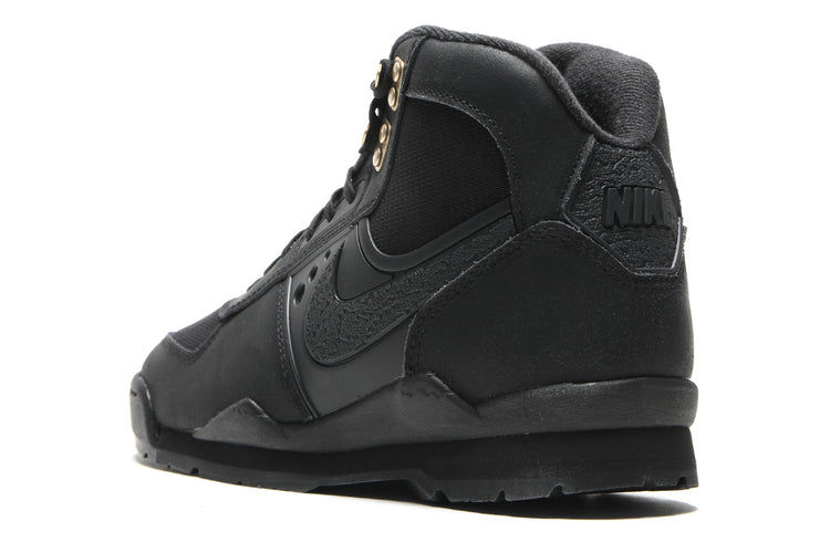 Nike - Baltoro SP
Style # IH4450-001
Color : Black / Metallic Gold