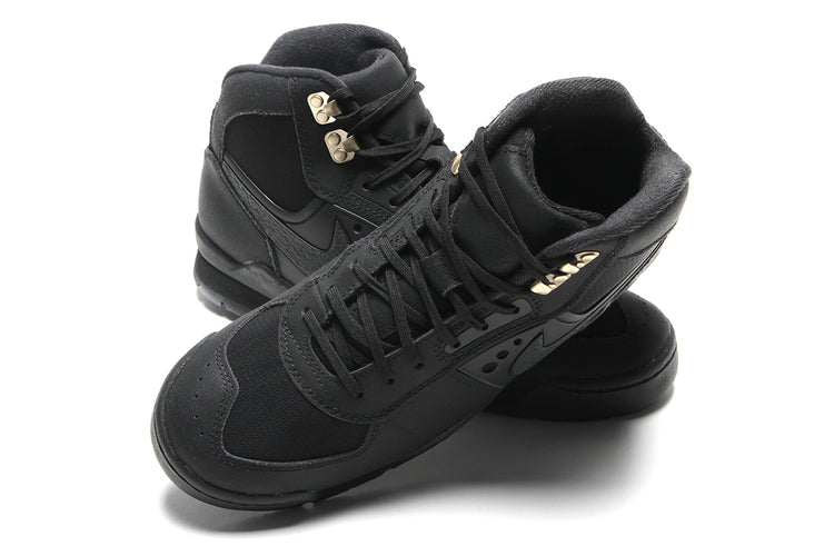 Nike - Baltoro SP
Style # IH4450-001
Color : Black / Metallic Gold