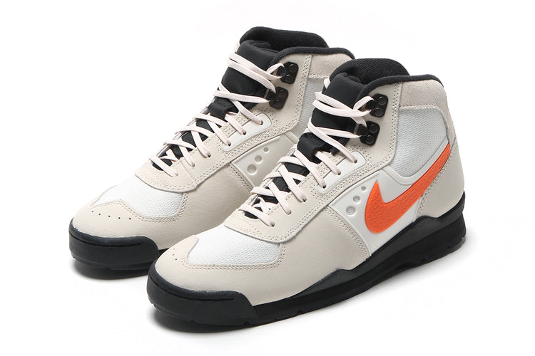 Nike - Baltoro
Style # IO4556-100
Color : Chalk / Sail / Safety Orange / Black