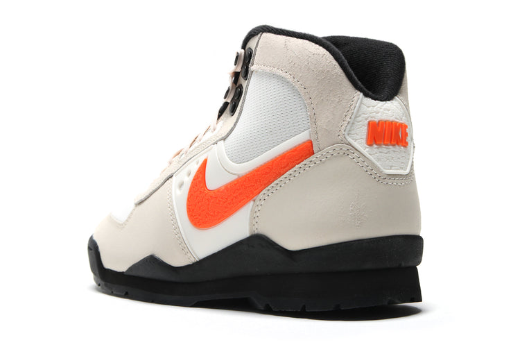 Nike - Baltoro
Style # IO4556-100
Color : Chalk / Sail / Safety Orange / Black