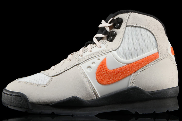Nike - Baltoro
Style # IO4556-100
Color : Chalk / Sail / Safety Orange / Black