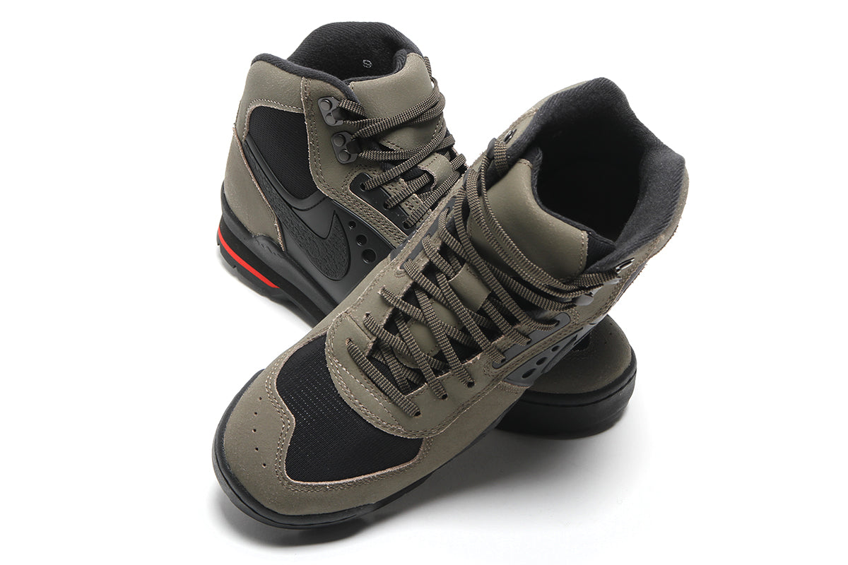 Nike - Baltoro
Style # IO4556-200
Color : Olive Khaki / Black / University Red