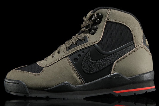 Nike - Baltoro
Style # IO4556-200
Color : Olive Khaki / Black / University Red
