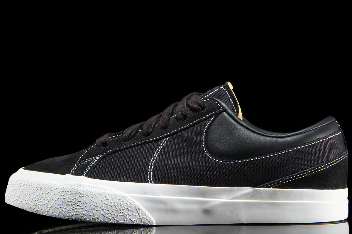 Nike - Blazy
Style # IM2523-001
Color : Black / Black / Sail / White