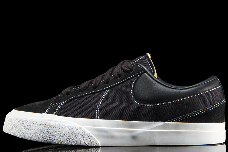 Nike - Blazy
Style # IM2523-001
Color : Black / Black / Sail / White