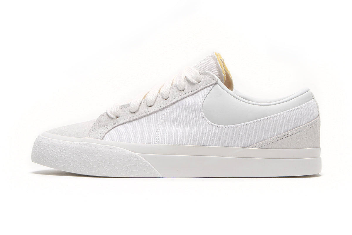 Nike - Blazy
Style # IM2523-100
Color : White / Summit White / Sail