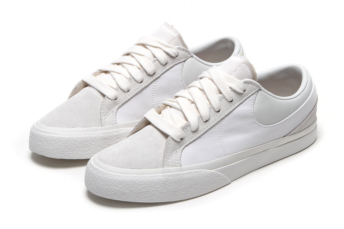 Nike - Blazy
Style # IM2523-100
Color : White / Summit White / Sail
