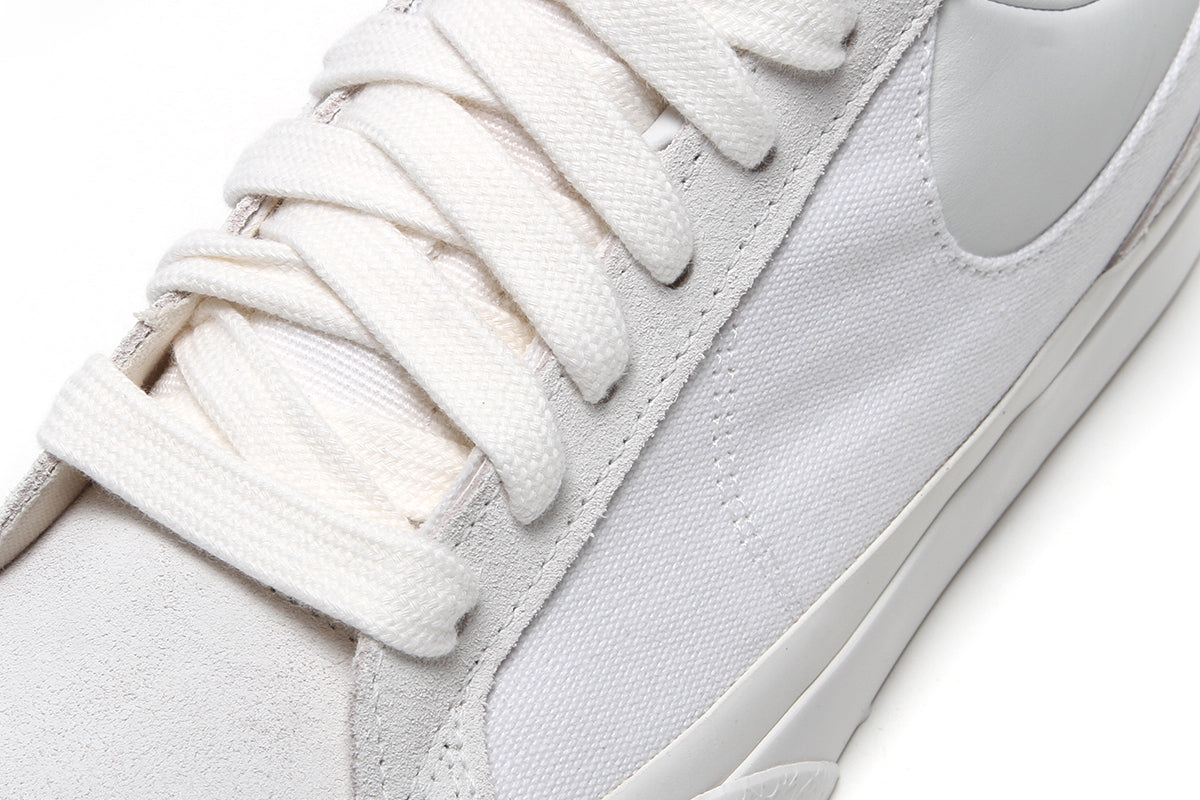 Nike - Blazy
Style # IM2523-100
Color : White / Summit White / Sail