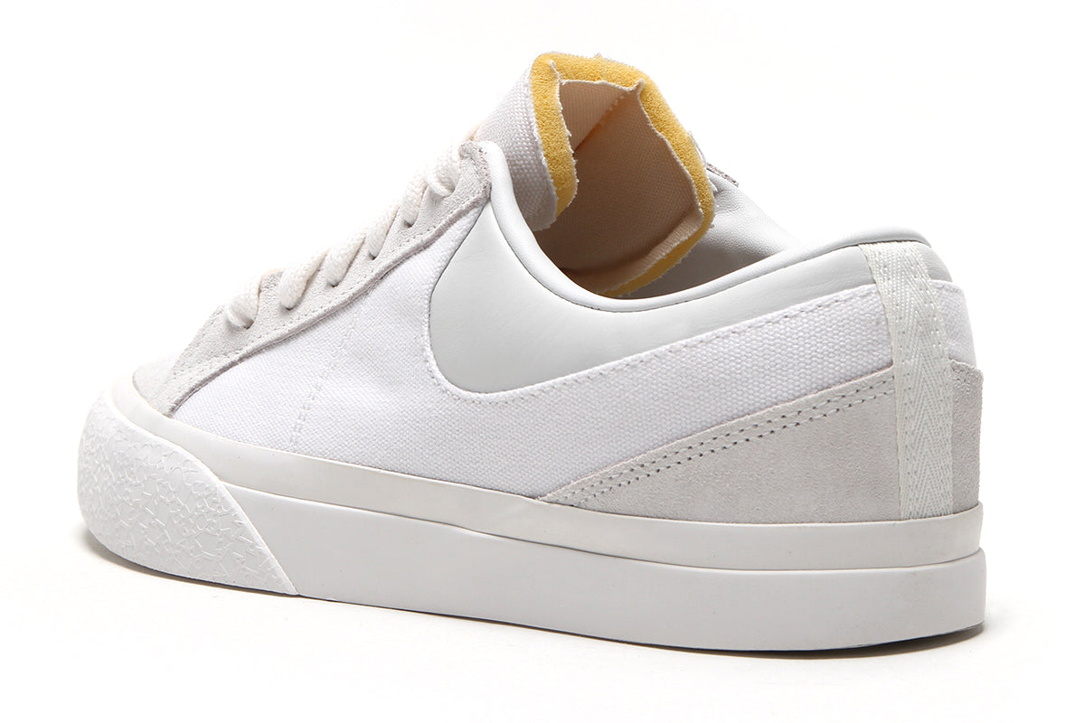 Nike - Blazy
Style # IM2523-100
Color : White / Summit White / Sail