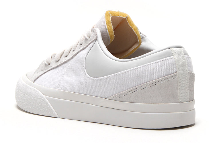 Nike - Blazy
Style # IM2523-100
Color : White / Summit White / Sail