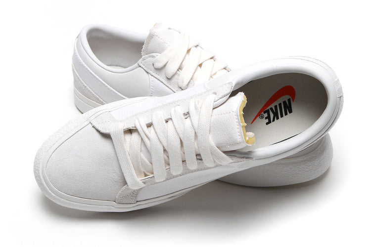 Nike - Blazy
Style # IM2523-100
Color : White / Summit White / Sail