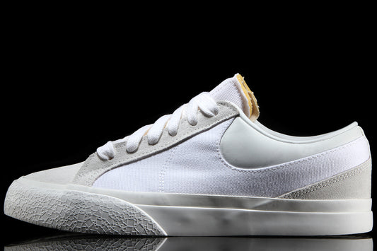 Nike - Blazy
Style # IM2523-100
Color : White / Summit White / Sail