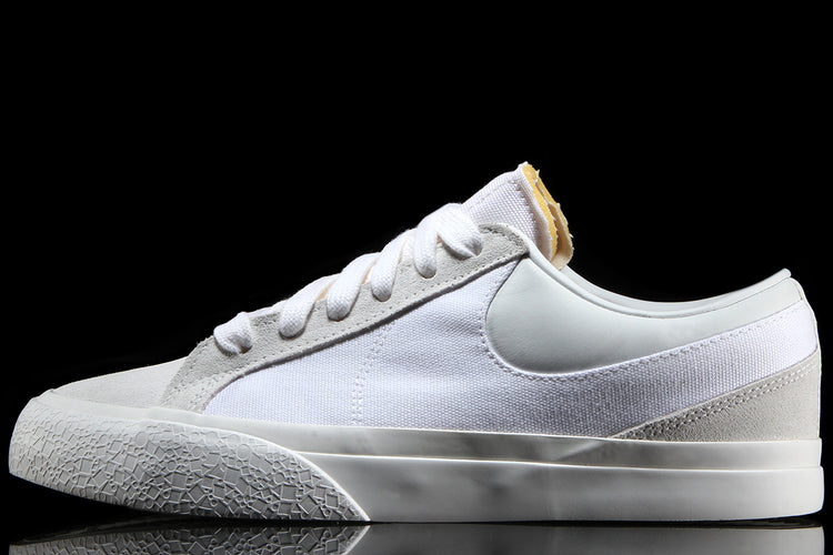 Nike - Blazy
Style # IM2523-100
Color : White / Summit White / Sail
