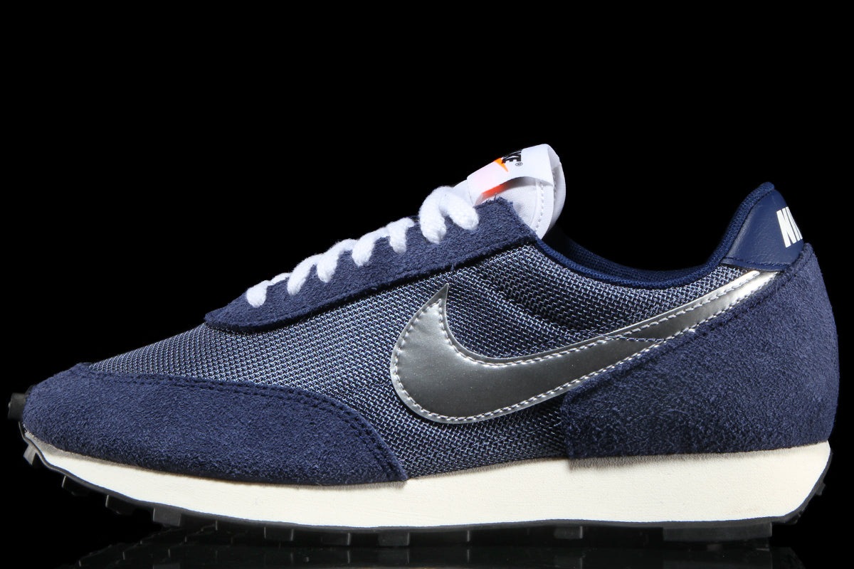 Nike - Daybreak SP
Style # BV7725-401
Color : Blue Void / Metallic Silver / Diffused Blue