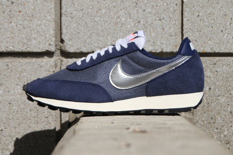 Nike - Daybreak SP
Style # BV7725-401
Color : Blue Void / Metallic Silver / Diffused Blue