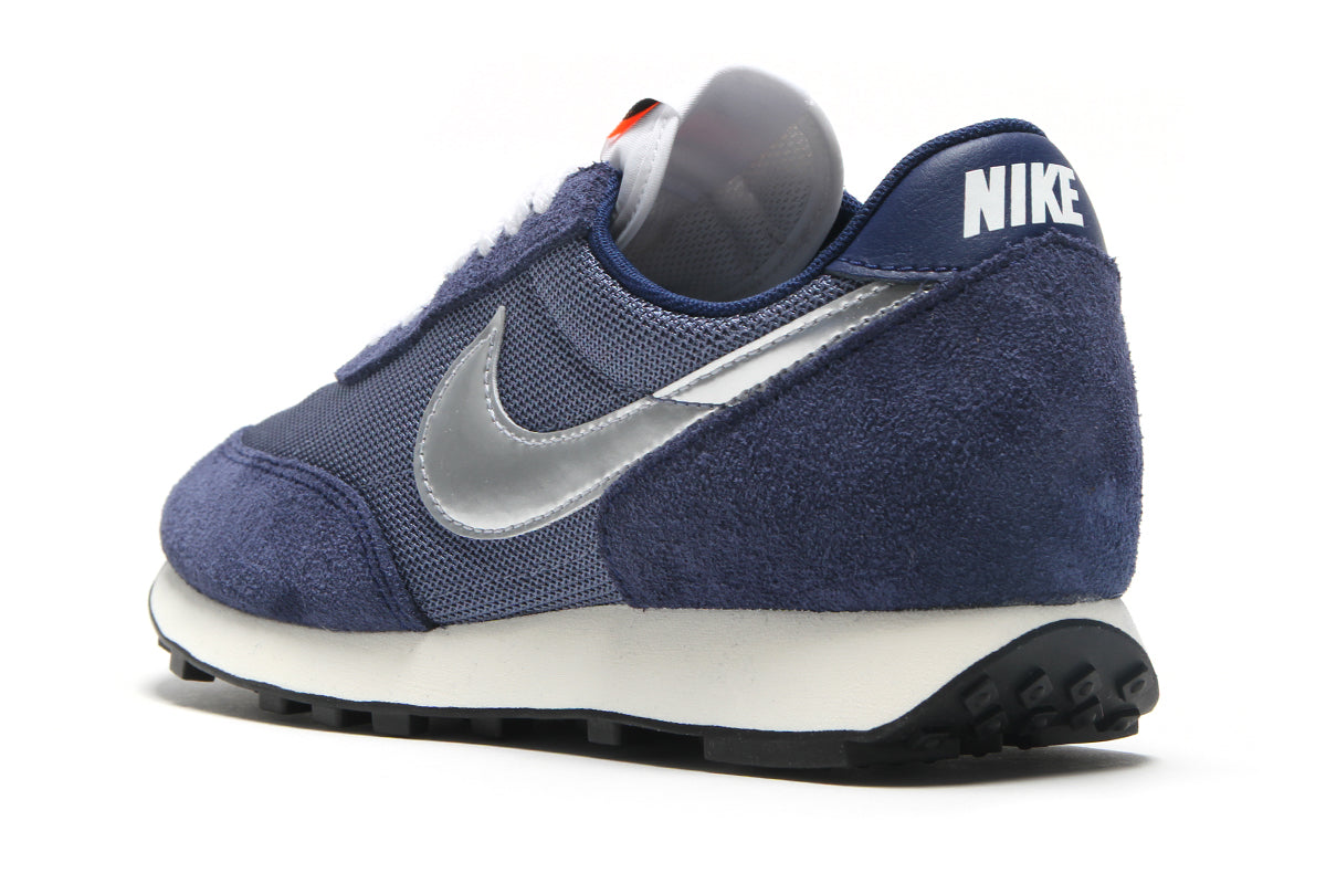 Nike - Daybreak SP
Style # BV7725-401
Color : Blue Void / Metallic Silver / Diffused Blue