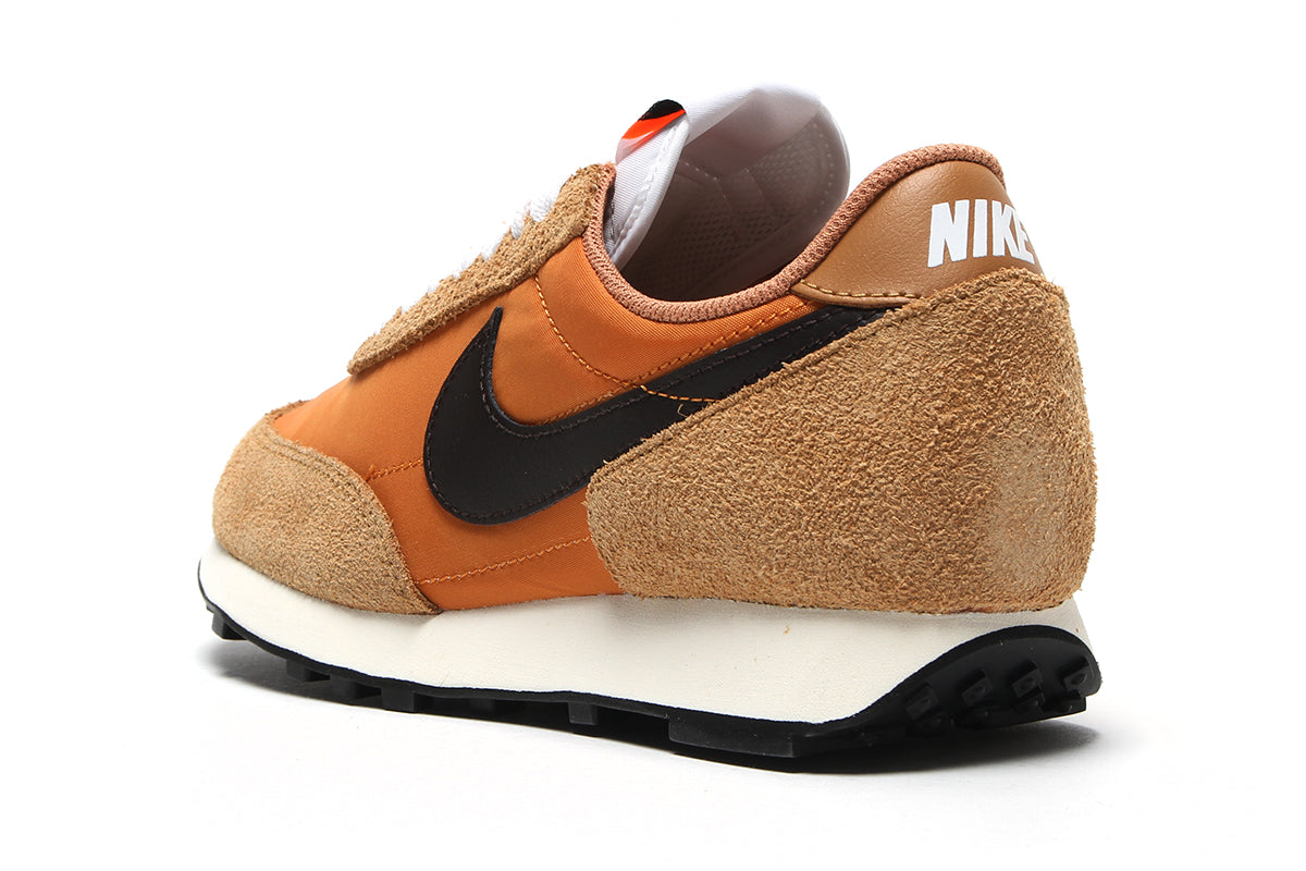 Nike - Daybreak SP
Style # BV7725-200
Color : Flax / Velvet Brown / Monarch / White