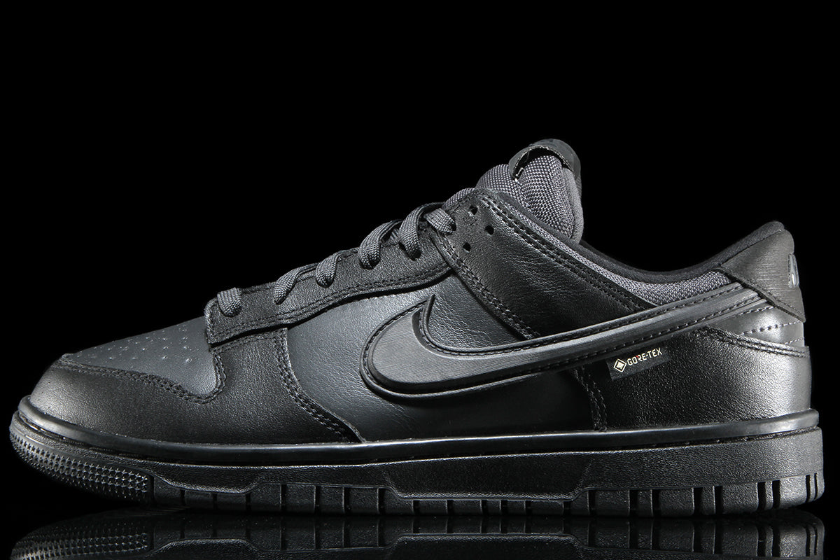 Nike - Dunk Low GTX
Style # HQ2053-001
Color : Black / Off Noir / Anthracite