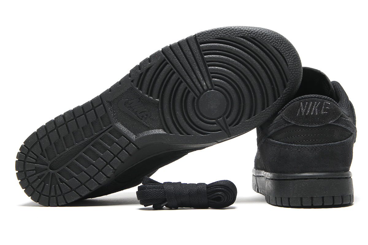 Nike - Dunk Low Retro SE
Style # IB6651-001
Color : Black / Black