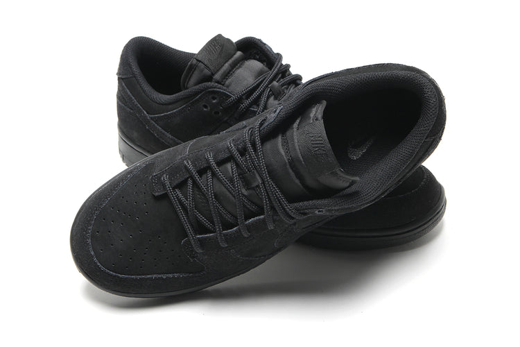 Nike - Dunk Low Retro SE
Style # IB6651-001
Color : Black / Black