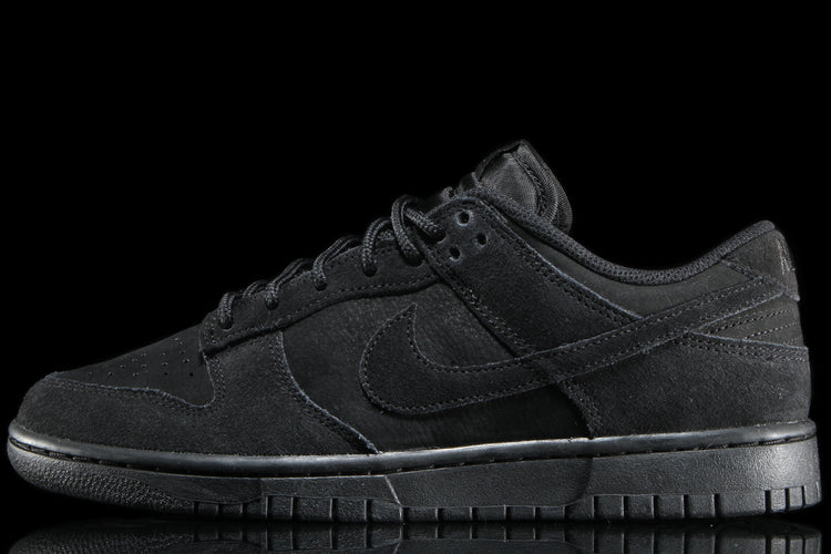 Nike - Dunk Low Retro SE
Style # IB6651-001
Color : Black / Black