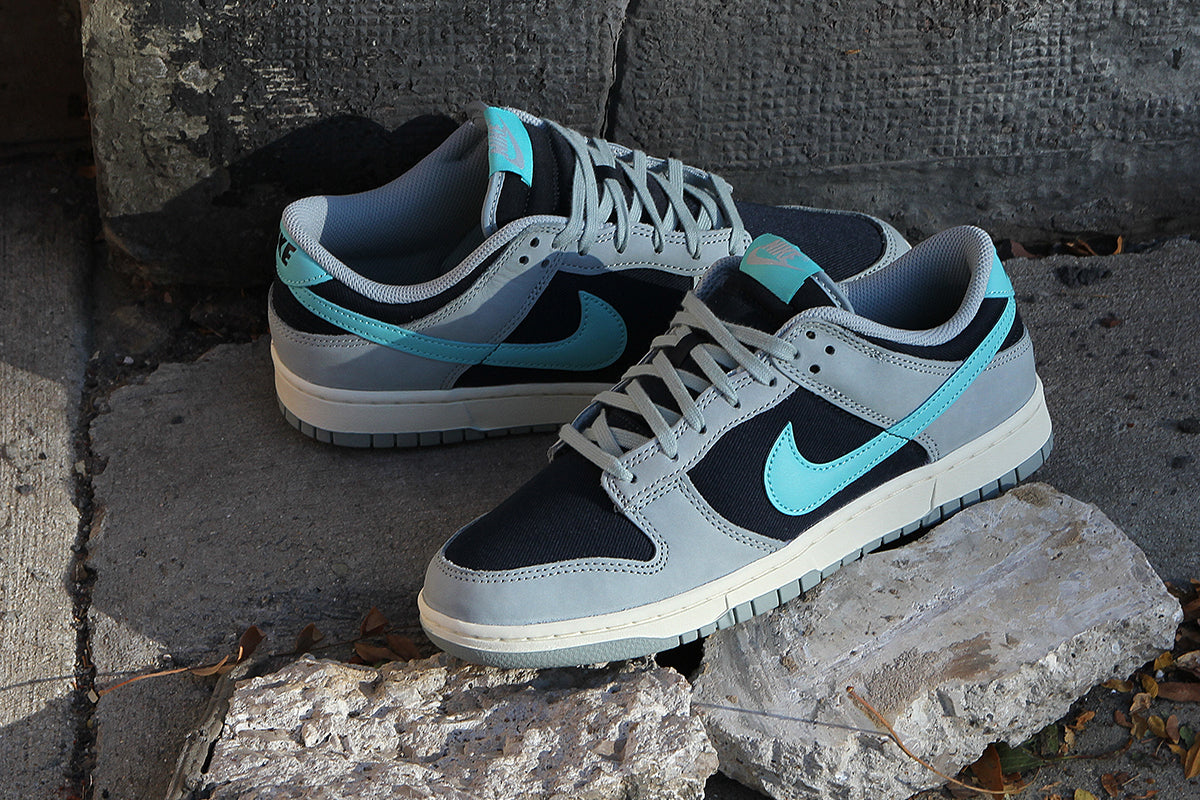 Nike | Dunk Low Retro Premium
Style # FB8895-001
Color : Light Pumice / Green Frost / Dark Obsidian