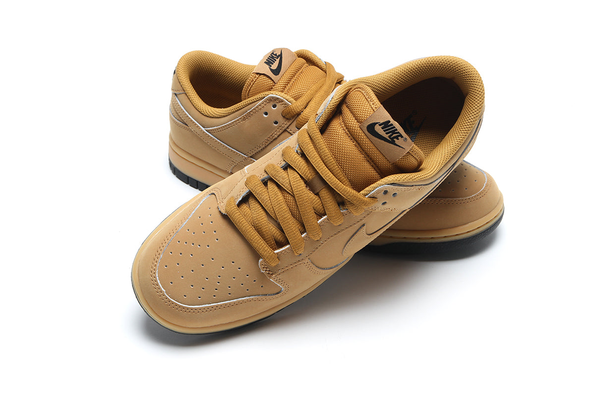 Nike | Dunk Low Retro SE
Style # HQ1932-700
Color : Wheat / Gum Yellow / Black