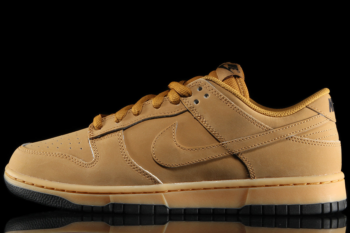 Nike | Dunk Low Retro SE
Style # HQ1932-700
Color : Wheat / Gum Yellow / Black