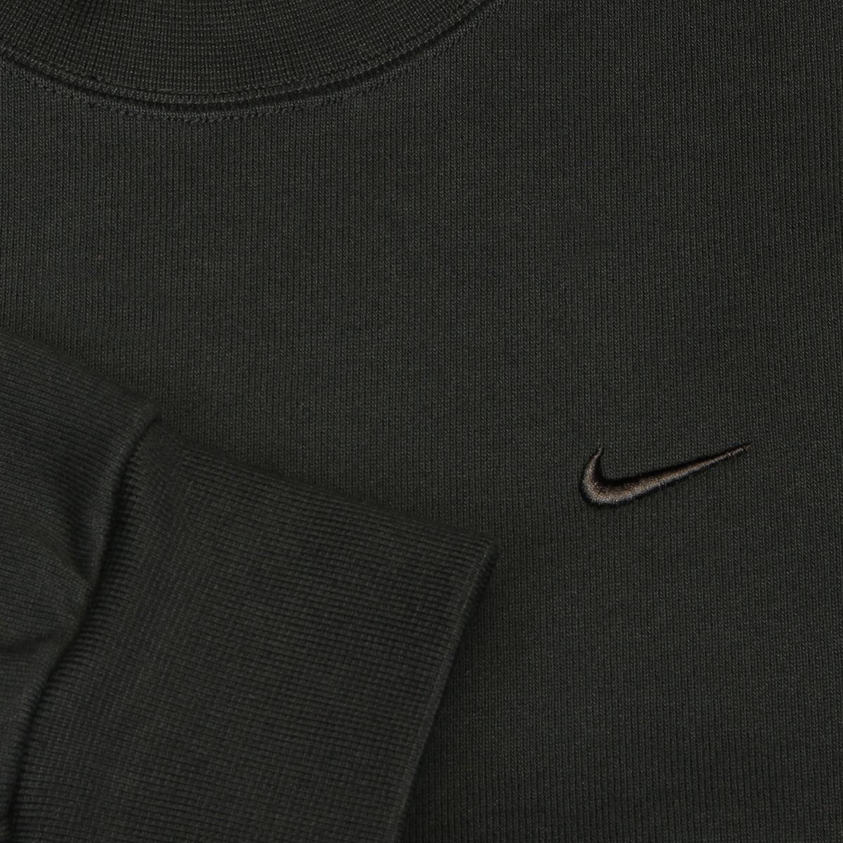 Nike - Energy Fleece Crewneck
Style # IO8753-010
Color : Black