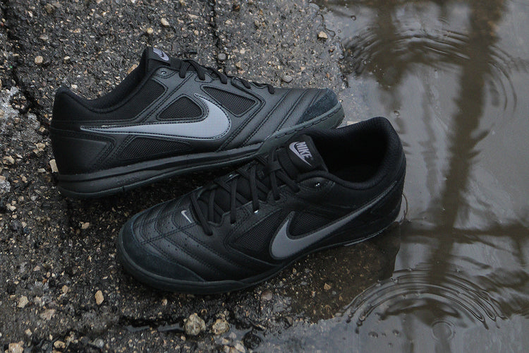 Nike - Gato
Style # HQ6019-004
Color : Black / Pencil Point / Anthracite