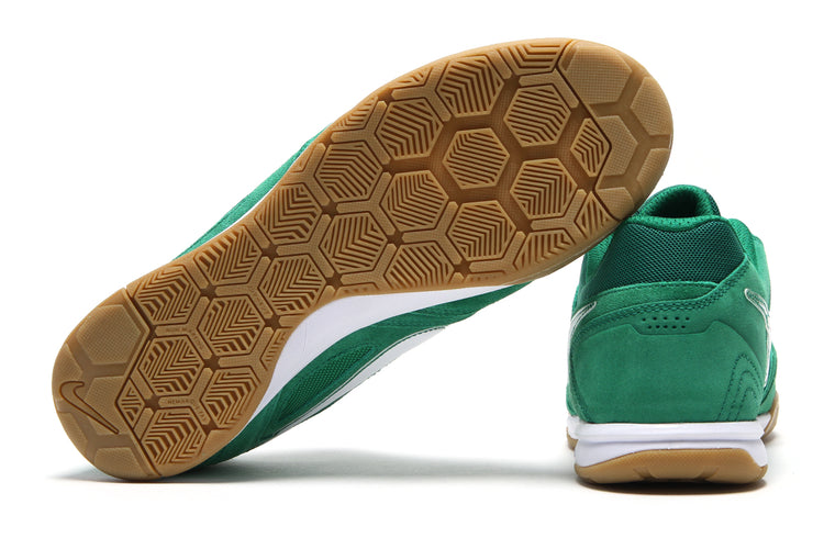 Nike | Gato
Style # HQ6020-300