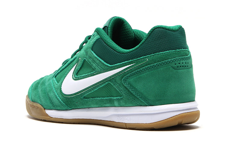 Nike | Gato
Style # HQ6020-300