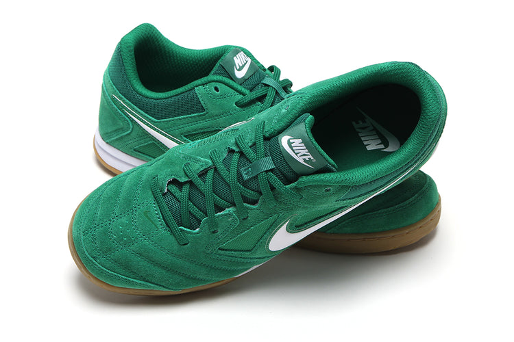 Nike | Gato
Style # HQ6020-300