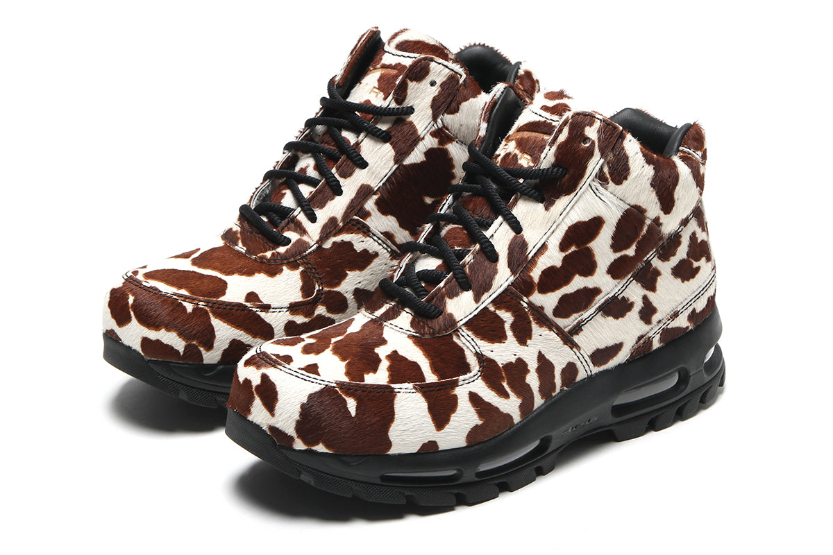 Nike - Air Max Goadome
Style # IO4635-100
Color : Sail / Black / Cacao Wow / Sail