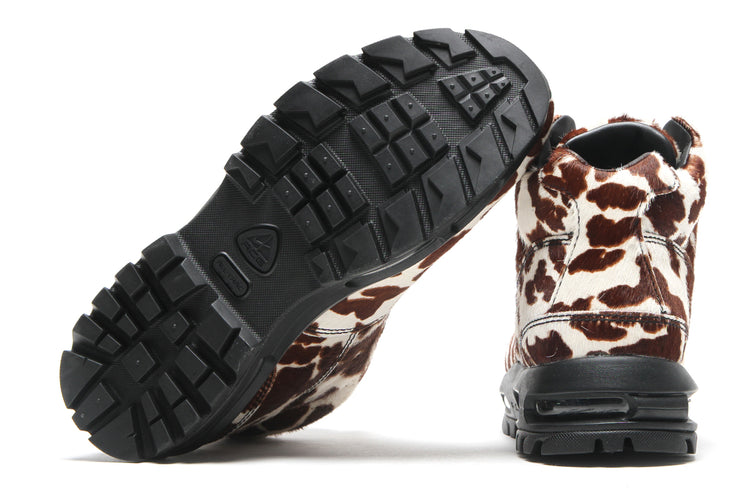 Nike - Air Max Goadome
Style # IO4635-100
Color : Sail / Black / Cacao Wow / Sail