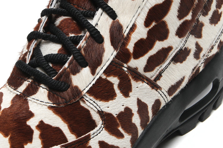 Nike - Air Max Goadome
Style # IO4635-100
Color : Sail / Black / Cacao Wow / Sail