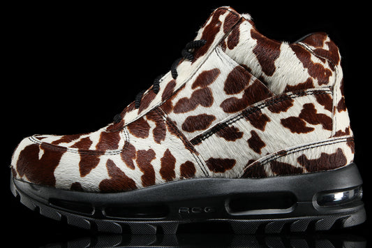 Nike - Air Max Goadome
Style # IO4635-100
Color : Sail / Black / Cacao Wow / Sail